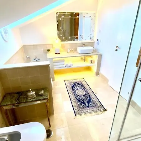 Mondrian Luxury & Villa *