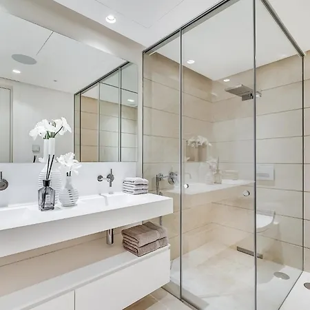 Mondrian Luxury & Villa *